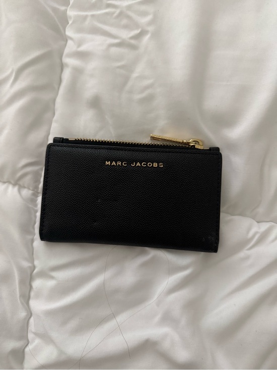Marc Jacobs Handbags - Marc Jacobs Black Leather Compact Zip Card Case with Gold Hardware